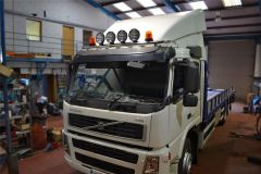 To Fit Volvo FH Series 2 & 3 Low Cab Roof Light Bar + 9" Black Round Spots